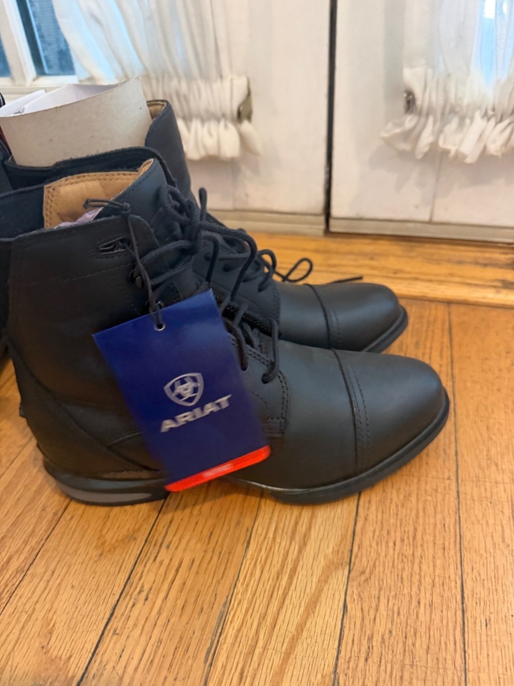 Ariat paddock boots women’s 7 NWT